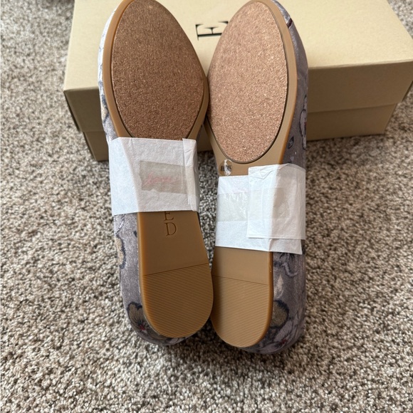 Ellen Degeneres Flower print flats new - Picture 8 of 8
